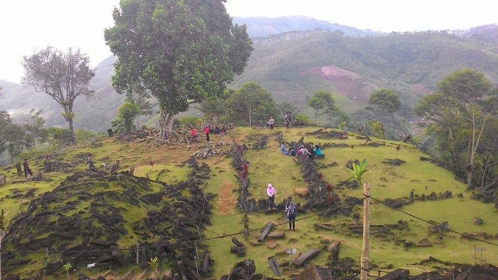 gunung padang los misterios bajo la montaña